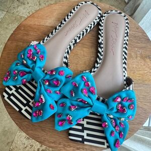 Betsey Johnson Sandals 8.5 Daisy Rhinestones Bow Striped Flat Slides Excellent!